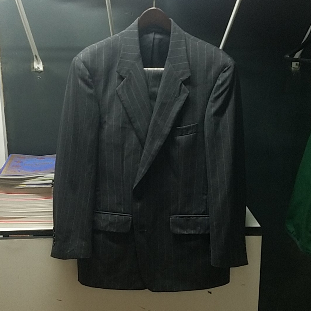 Burberry 2 Button Suit Size 46R jacket 38 pant 30 inseam